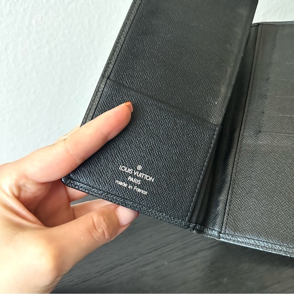 Authentic Louis Vuitton Taiga Porte Valeurs Credit Wallet - Picture 6 of 8